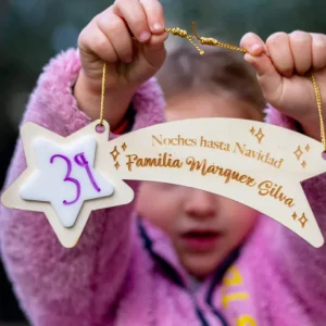 Estrella navidad de madera personalizada con el nombre del niño o niños, o los apellidos de la familia